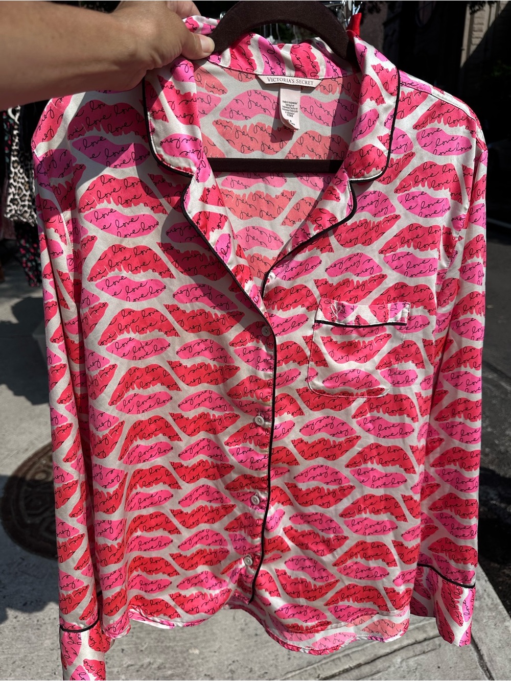Victoria's Secret Pink & Red Lip Print Satin Pajama Top size Medium